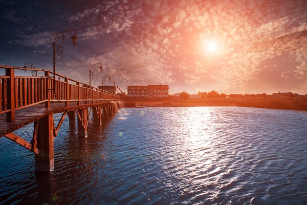 Puente sobre el río —  Fotos de Stock