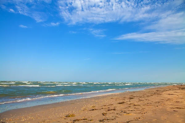 Ciel bleu, soleil et mer — Photo