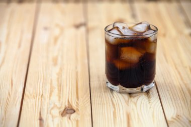 meşrubat ahşap arka plan üzerinde