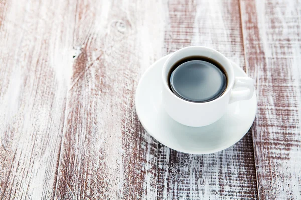 나무 탁자 위에 놓인 커피 잔. — 스톡 사진
