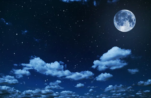 Nachthimmel mit Sternen und Vollmond Hintergrund — Stockfoto