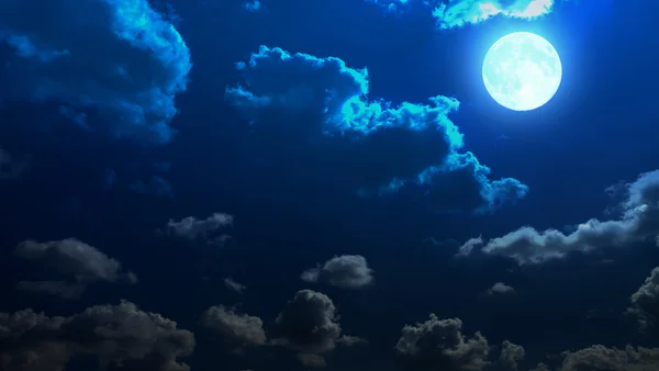 Gece gökyüzünde yıldızlar ve dolunay arka plan ile