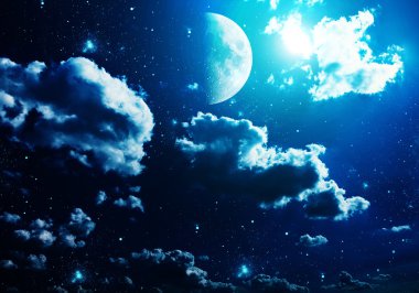 Gece gökyüzünde yıldızlar ve dolunay arka plan ile