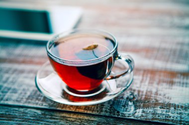 Kırmızı çay tablet ile