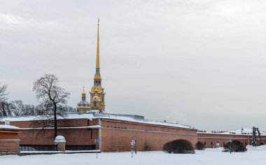 St. Petersburg kışı. Menshikov Kalesi 'nden Peter ve Paul Katedrali