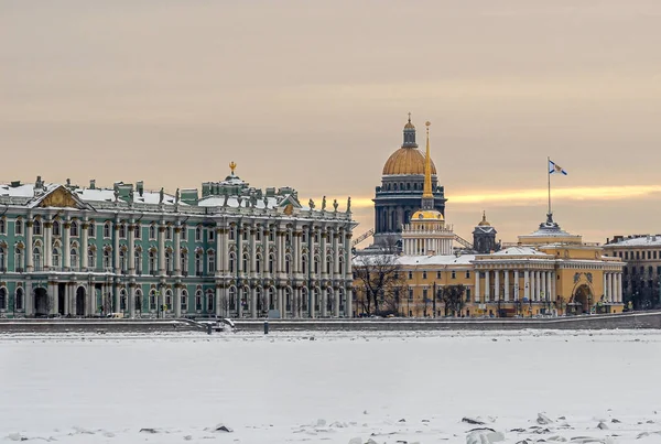 Invierno San Petersburgo Palacio Invierno Almirantazgo Catedral San Isaac Vista — Foto de Stock