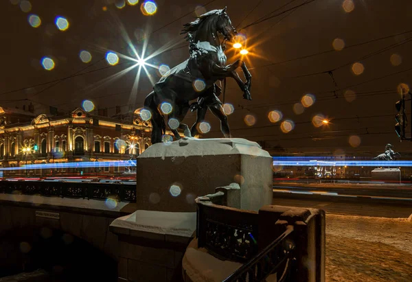 Sint Petersburg Sneeuwval Paardensport Sculptuur Anichkov Brug Fontanka Rivier Gemaakt Rechtenvrije Stockafbeeldingen