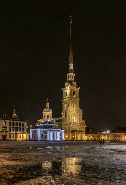 Sint Petersburg Binnenplaats Van Peter Paul Cathedral Nachts — Stockfoto