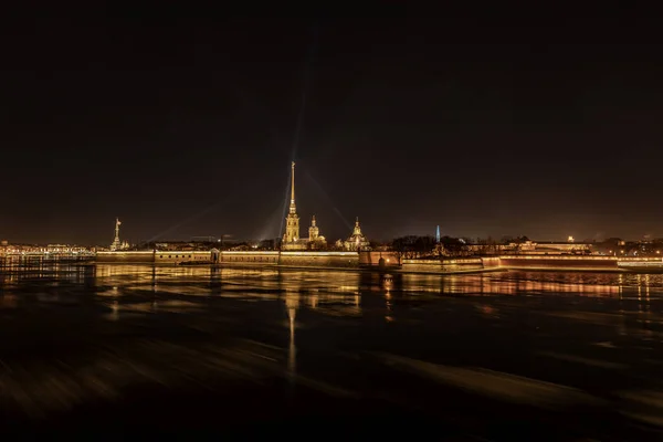 Sankt Petersburg Kvällen Över Neva Lång Exponering Stockbild