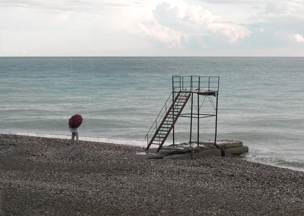 Tempête sur la plage en Abkhazie — Photo