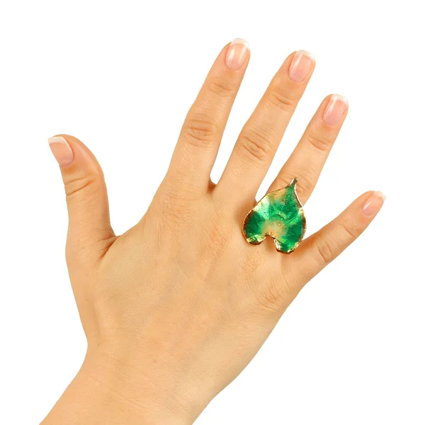 Kvinnans hand med en ring — Stockfoto