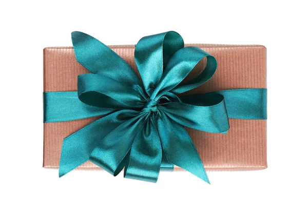 褐色礼品盒 绿色丝带蝴蝶结 白色背景分开 — 图库照片