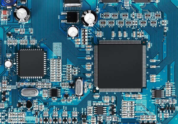 Elektroniskt kretskort med processor — Stockfoto