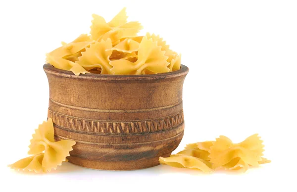 Farfalle italiensk pasta i trä skål — Stockfoto