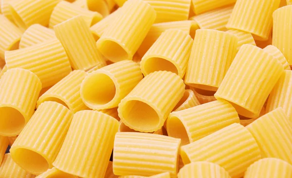 พื้นหลังพาสต้าอิตาเลียน rigatoni — ภาพถ่ายสต็อก