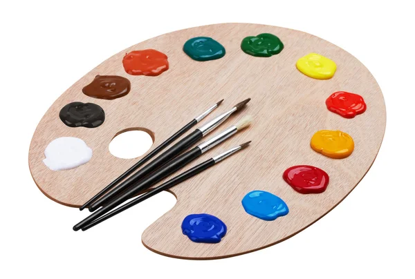 Dřevěná umělecká paleta s barvami a štětci — Stock fotografie