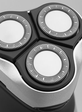 Beyaz üzerine elektrikli tıraş makinesi