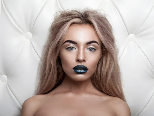 Studioporträt einer sexy Blondine — Stockfoto