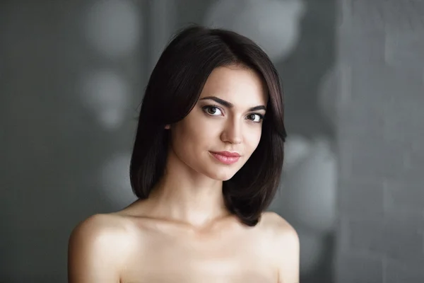 Portrait of a young beautiful girl — Stock Photo, Image