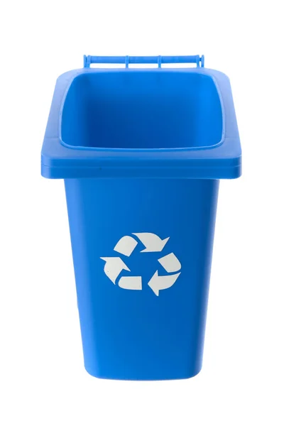 Plastikowy niebieski kosz na śmieci izolowane na białym tle — Zdjęcie stockowe