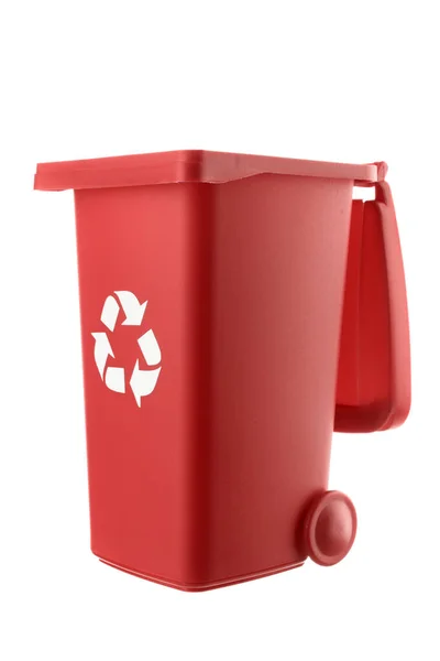 Plástico lata de lixo vermelho isolado no fundo branco — Fotografia de Stock