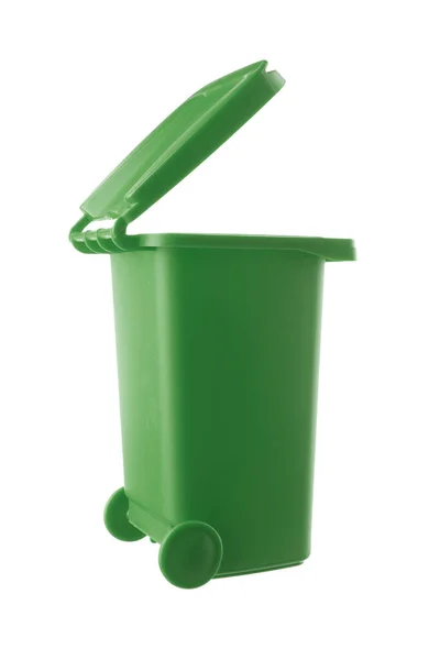 Plastic groene prullenbak geïsoleerd op witte achtergrond — Stockfoto