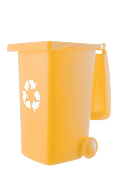 塑料黄色垃圾可以在白色背景上隔离 免版税图库图片