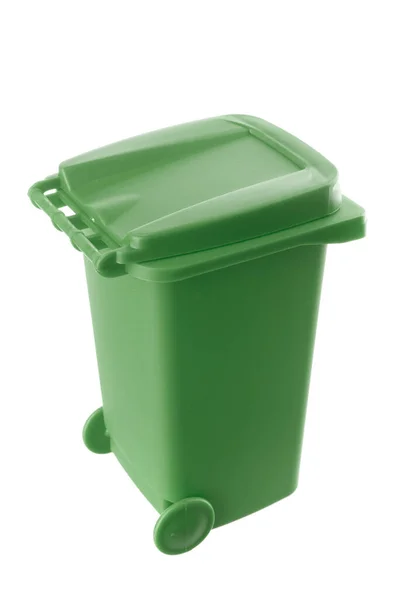 Plastic groene prullenbak geïsoleerd op witte achtergrond — Stockfoto