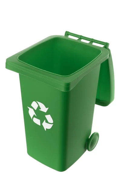 Plastic groene prullenbak geïsoleerd op witte achtergrond — Stockfoto