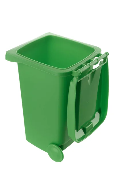 Pattumiera verde plastica isolata su sfondo bianco — Foto Stock