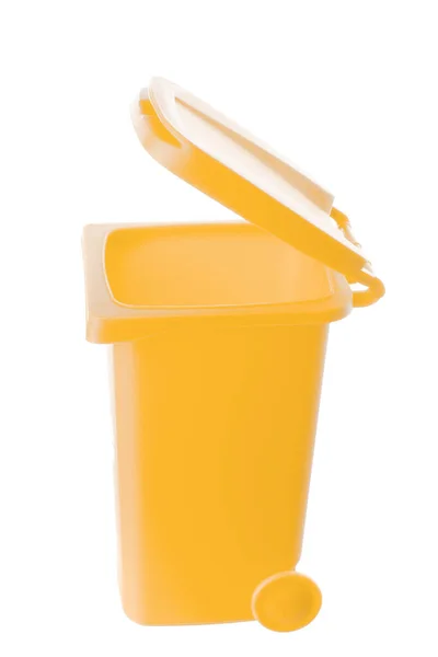Plastová žlutá popelnice izolované na bílém pozadí — Stock fotografie