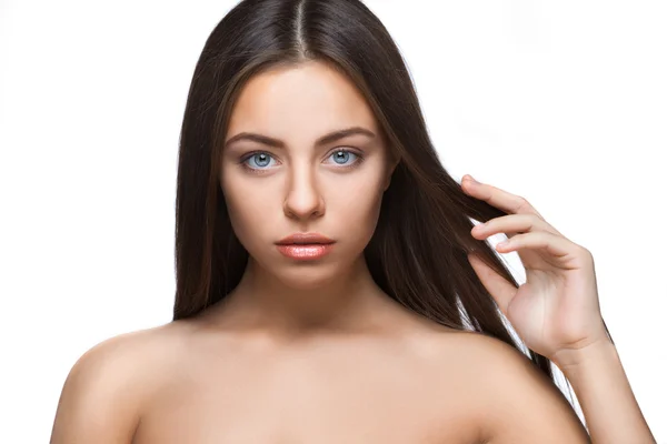 Atractivo hermoso retrato de mujer sobre fondo blanco aislado —  Fotos de Stock