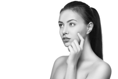 Güzel genç bir kadın.