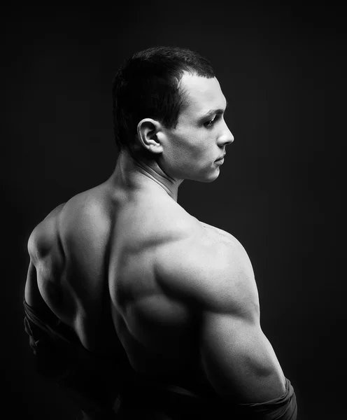 Izmos férfi modell mutatja a hátát — Stock Fotó