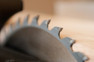 Daire testere ahşap tahta kesme yakın çekim