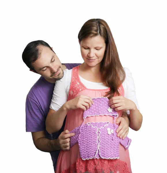 Giovane donna incinta con il marito sul bianco Foto Stock Royalty Free