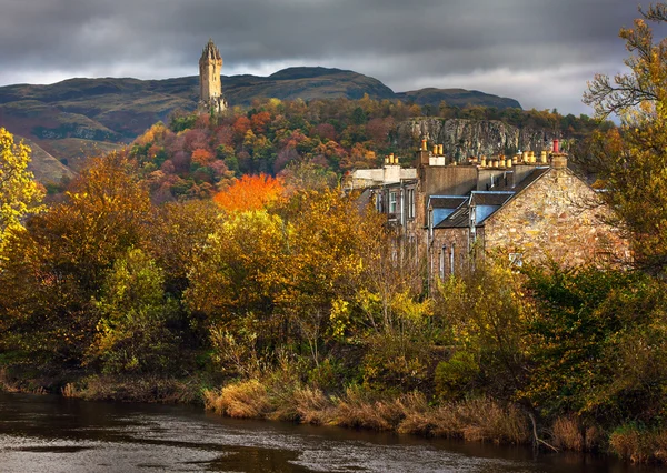 Kleurrijk herfst een weergave van William Wallace monument Stockfoto