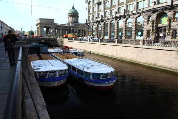 San Petersburgo Russia Luglio 2021 Passeggiate Strade Estive San Pietroburgo — Foto Stock