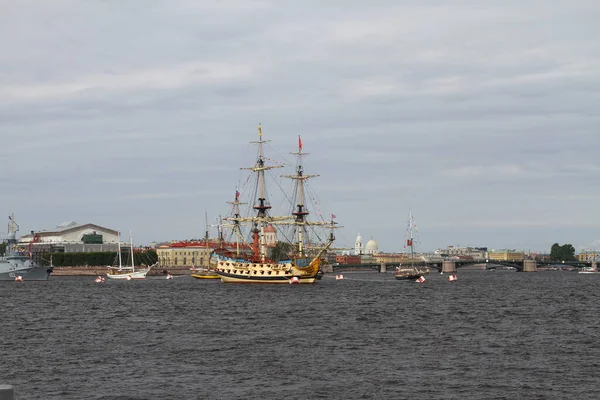 Saint Petersburg Ryssland Juli 2021 Promenader Sankt Petersburgs Sommargator Arkitektur — Stockfoto