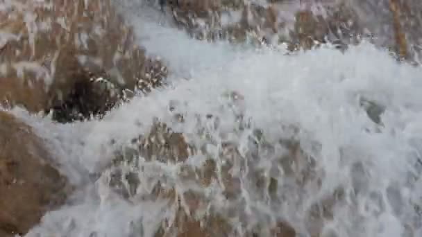 Ледяной водопад — стоковое видео