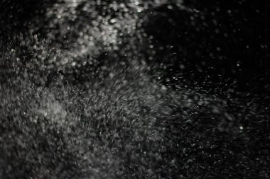 Kar fırtınası doku soyut. Siyah arka plan, ışıkları bokeh vurdu kar taneleri havada uçan