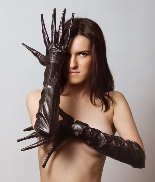 Attraktive Frau im Leder-Latex-Katzenkostüm — Stockfoto