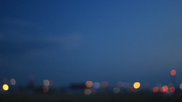 Repülőtéri kifutópályára, ki a fókusz fények — Stock videók