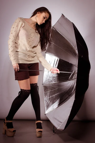 Happy beauty girl posing in studio — Stock Photo, Image