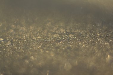 Pencere ve Noel ışık bokeh arka plan üzerinde kırağı