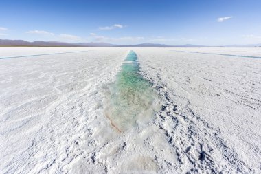 salinas grandes jujuy, Arjantin üzerinde su havuzu.