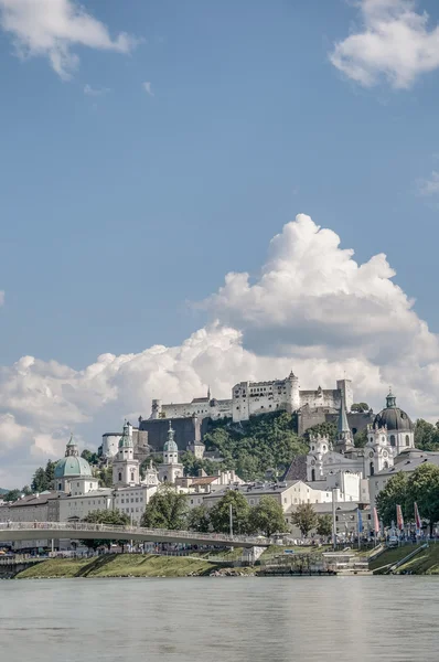 Rio Salzach a caminho de Salzburgo, Áustria — Fotografia de Stock