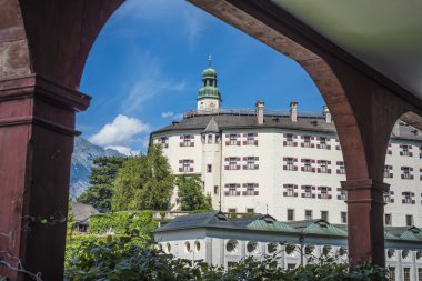 Ambras Kalesi yakınındaki Innsbruck, Avusturya.