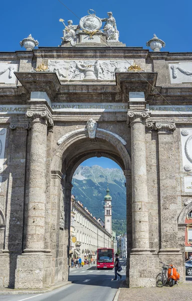 Triomfboog in innsbruck, Oostenrijk. — Stockfoto