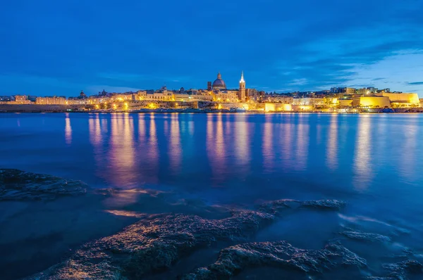 Valletta vista do horizonte à beira-mar, Malta — Fotografia de Stock